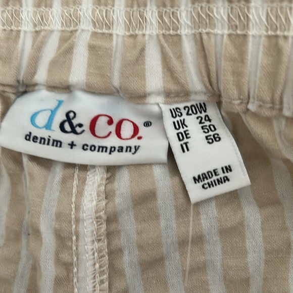 Seersucker straight leg pants. - Picture 2 of 5